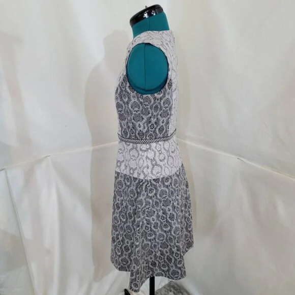 Belle Badgley Mischka Monochromatic Snakeskin Print Fit and Flare Dress - Size 6 - Picture 4 of 10